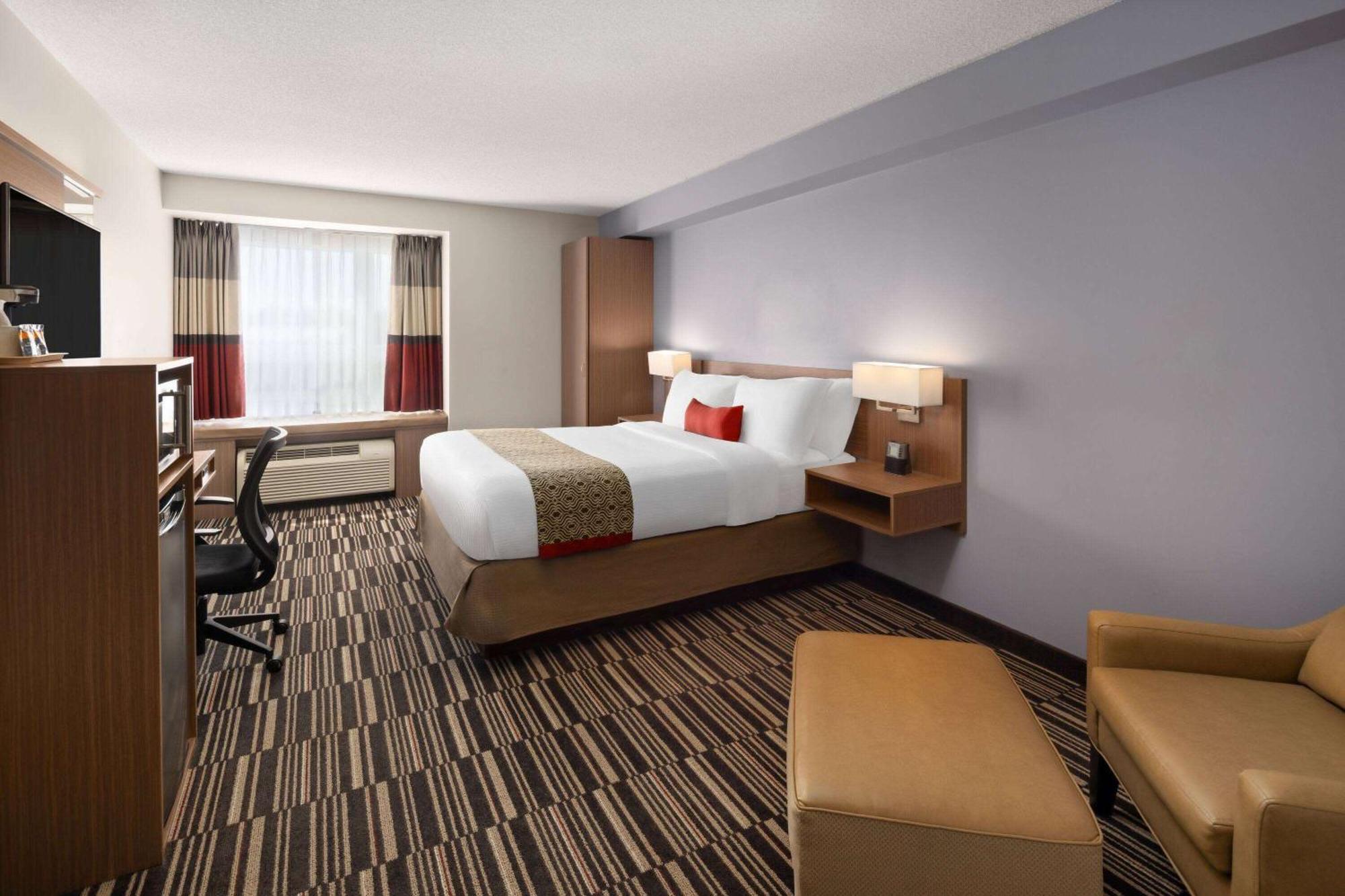 Microtel Inn & Suites By Wyndham Kirkland Lake Exterior foto